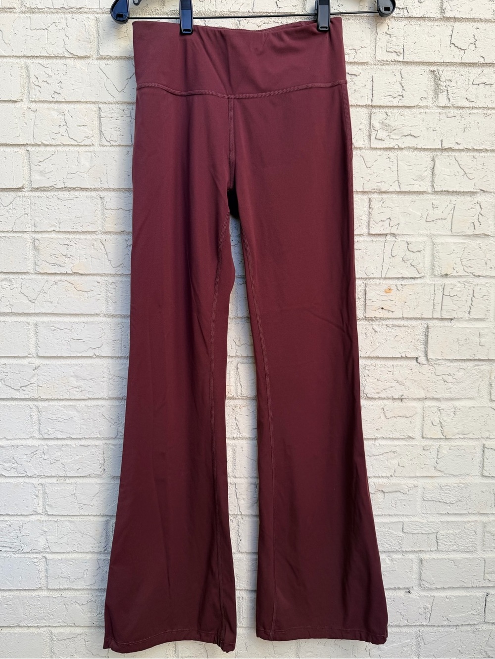 Sweaty Betty High-Waist Flared Pants in Burgundy